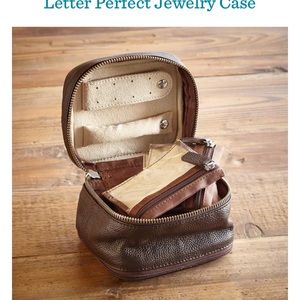 Travel jewelry case